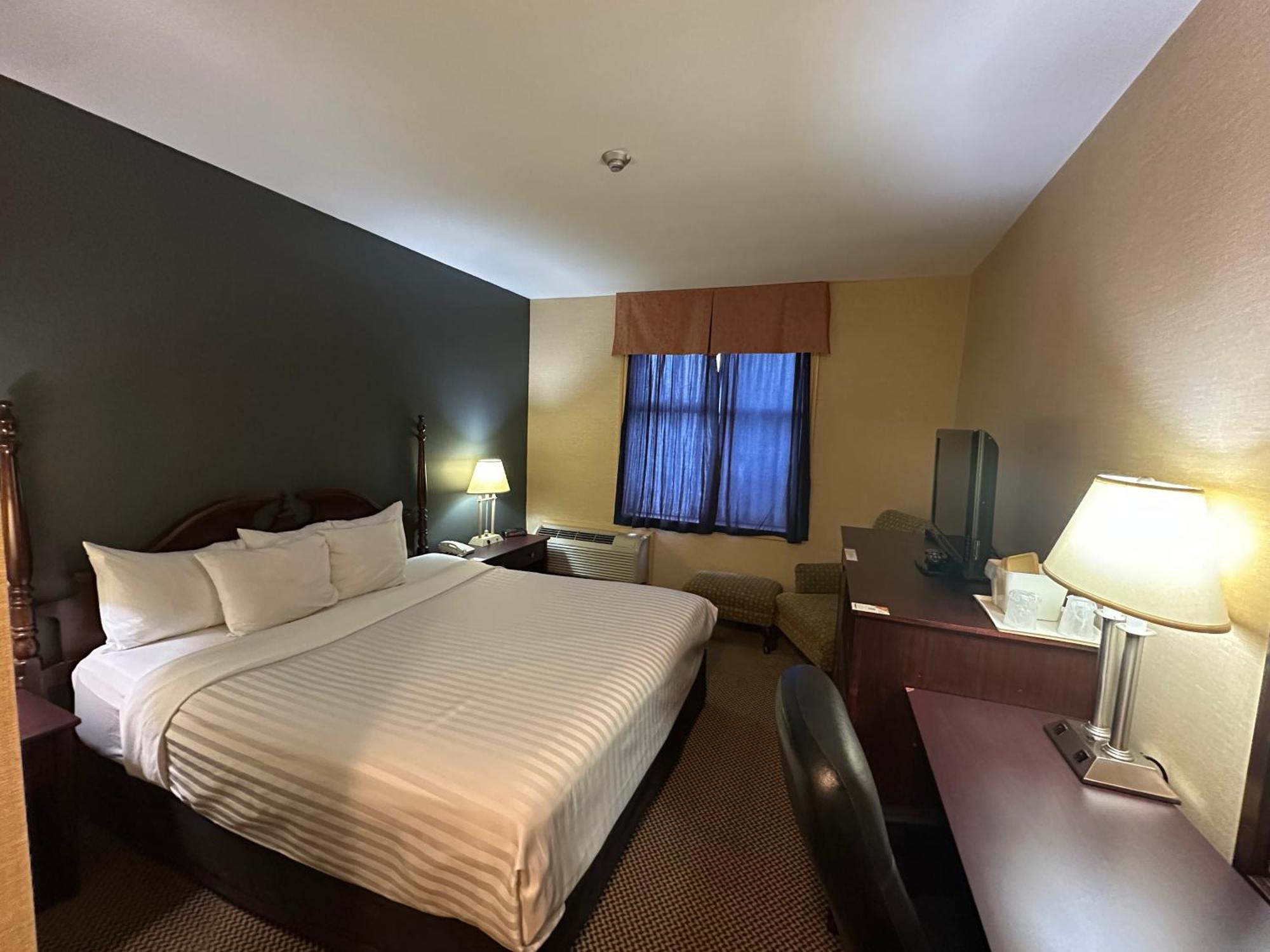 Econo Lodge City Centre Kingston Exterior photo