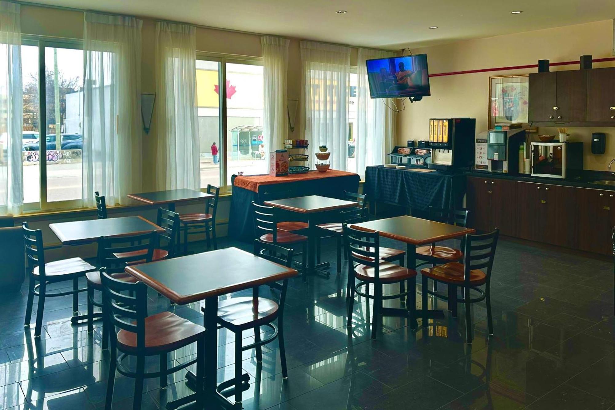 Econo Lodge City Centre Kingston Exterior photo