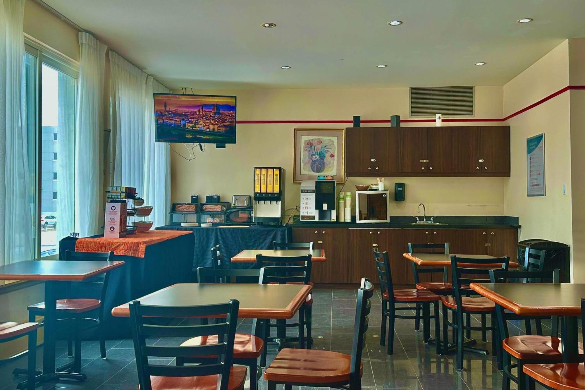 Econo Lodge City Centre Kingston Exterior photo